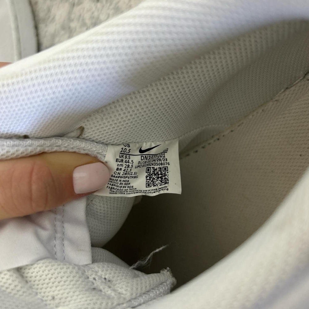 Nike White and Black Court Visions - Picture 3 of 5